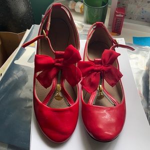 Topshop red flats is size 7 perfect for the holidays